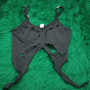 Black Cutout🫴🏻 🎁Bow Detail Crop Top