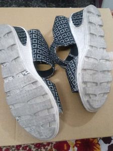 Stylish Black &amp; White Patterned Wedge Sandals