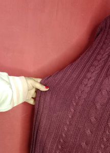 Maroon woolen sweater for women