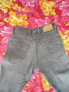 Stylish Grey Denim Jeans - Color Point