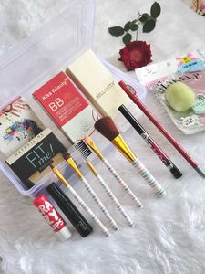 🎀Makeup Bundle: Foundation, Compact & More❤️