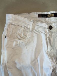 White denim jeans