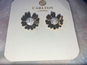 Carlton London Flower Earrings ‼️Offer price drop