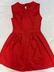 Chic Red Sleeveless Dress