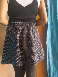 ❤️Chic Black &amp; White Patterned Skirt❤️
