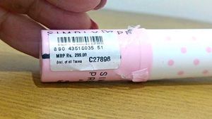 Avon Simply Pretty Matte Lipstick - Malva