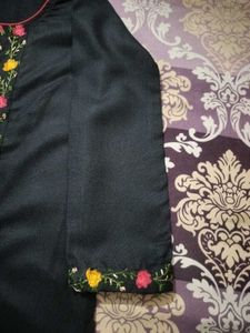 Elegant Black Kurta Set with Floral Embroidery