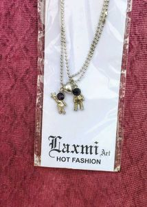 women and men chain ⛓️