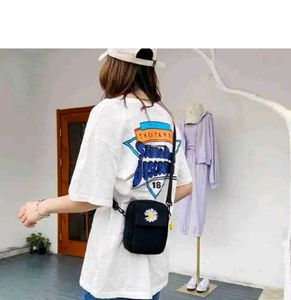 Cute Daisy Embroidered Crossbody Bag