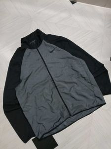 Nike drifit ( Windcheater )