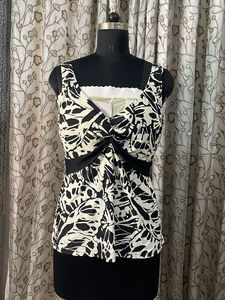 Stylish Black &amp; White Leaf Print Top