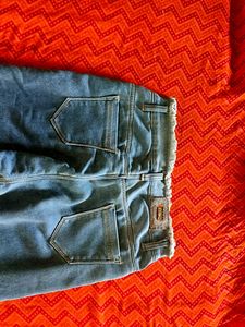 High Waisted Frayed Hem Jeans