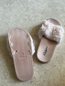 Kickonn Slippers
