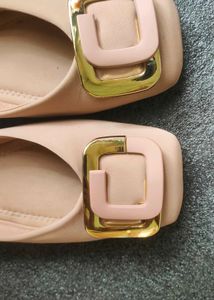 Elegant Ballet Flats with Gold Buckle