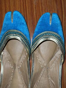 Blue Jutti with Kundan work
