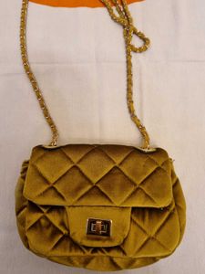 accessorise london Crossbody Bag - Quilted Velvet