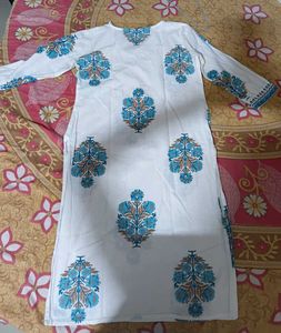 Elegant White Kurta with Blue Floral Print