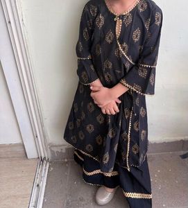 Girls Black &amp; Gold Printed Kurta Set