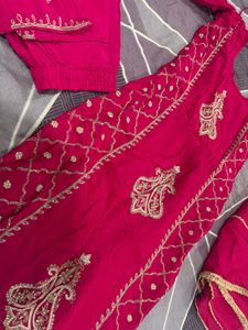 Embroidered Pink Kurta Set with dupatta 💕