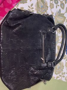 Chic Black Faux Snakeskin Shoulder Bag