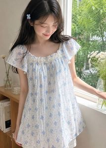 Sweet floral print top
