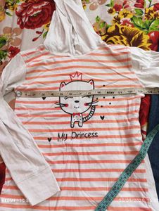 Girl T-shirt with jeans