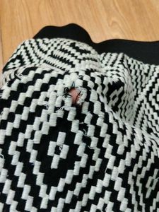 Monochromatic Diamond Pattern Skirt