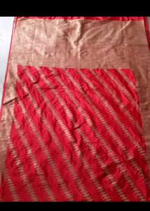 Vibrant Pink Saree with Zigzag Pattern