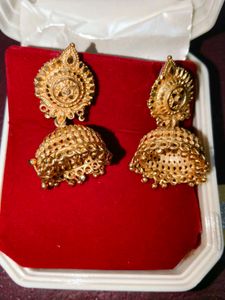 Exquisite Gold Jhumka Earrings