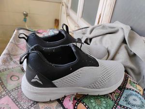 Avant Slip-On Knit Sneakers