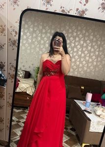 Stunning Red Embellished Gown❤️🎀🦋