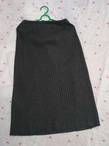 Chic Charcoal Ribbed Midi Skirt