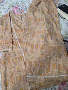 Elegant Paisley Print Kurta Set