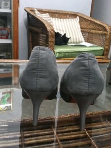 Elegant Gray Pointed Heels