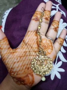 Elegant Gold Maang Tikka