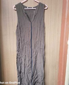 V-Neck Sleeveless Dress should be pressed.