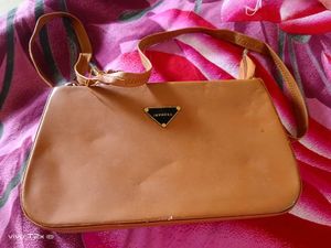 Chic Tan Handbag with Chain Strap