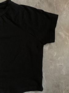 Fitted Black Crop Tshirt