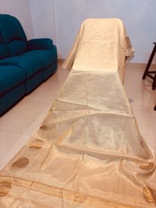 Designer Blouse &amp; Elegant Cream &amp; Gold Saree