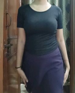 Black fitted top/slim fit tshirt Size: S