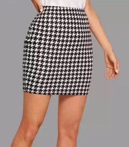 Monochromatic Skirt