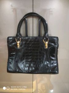 Chic Black Croc-Embossed leather Handbag
