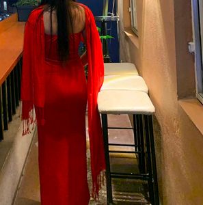 Elegant Red Bodycon with Scarf