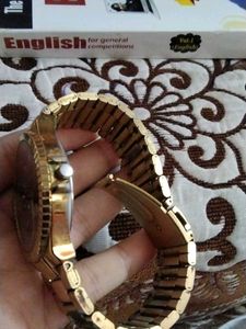 Men's gold shiny watch ⌚⌚