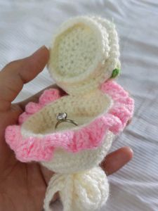🌸 Handmade Crochet Flower Bouquet Ring Box