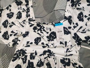 Chic Black &amp; White Floral Print Dress