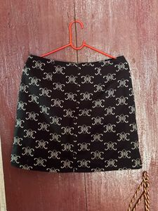 black skirt