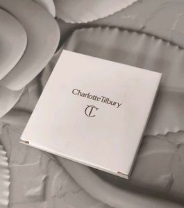 Charlotte tilbury Heart-Shaped mirror 🪞❤️
