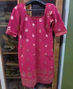 Beautiful Pink Kurta with Golden Print