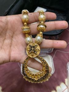 Aura Gold Floral & Pearl necklace